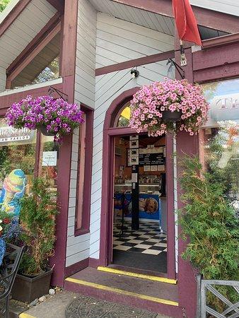 Big Scoop Ice Cream Parlour